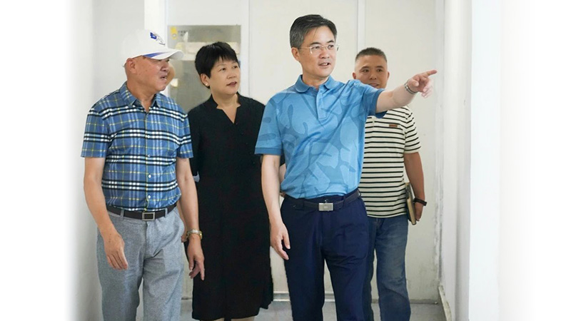 奉贤区政协主席陈勇章赴海湾镇走访调研博艺堂bet98制药